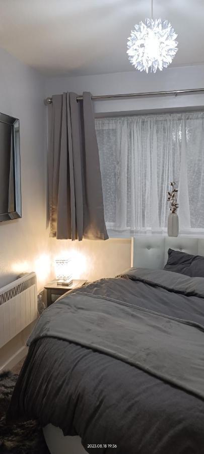 Lister Park Bradford Stylish 1Bed Coach House - Quiet & Tranquil Cottage & Parking Eksteriør billede
