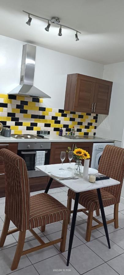 Lister Park Bradford Stylish 1Bed Coach House - Quiet & Tranquil Cottage & Parking Eksteriør billede